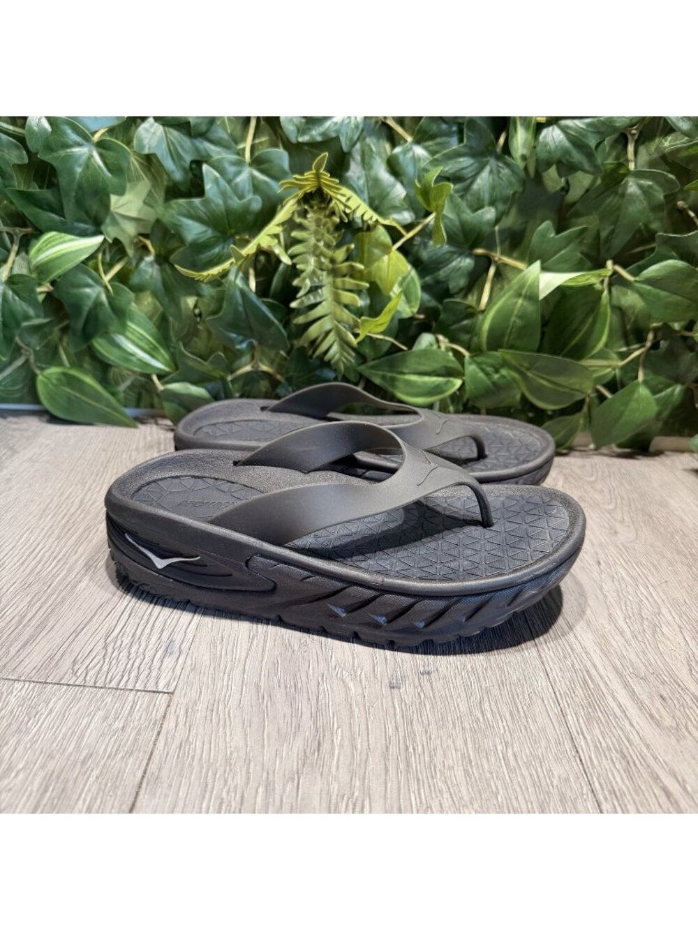 Hoka One One Ora Recovery  Flip Flops Black Sandals Thong  Women Size 5